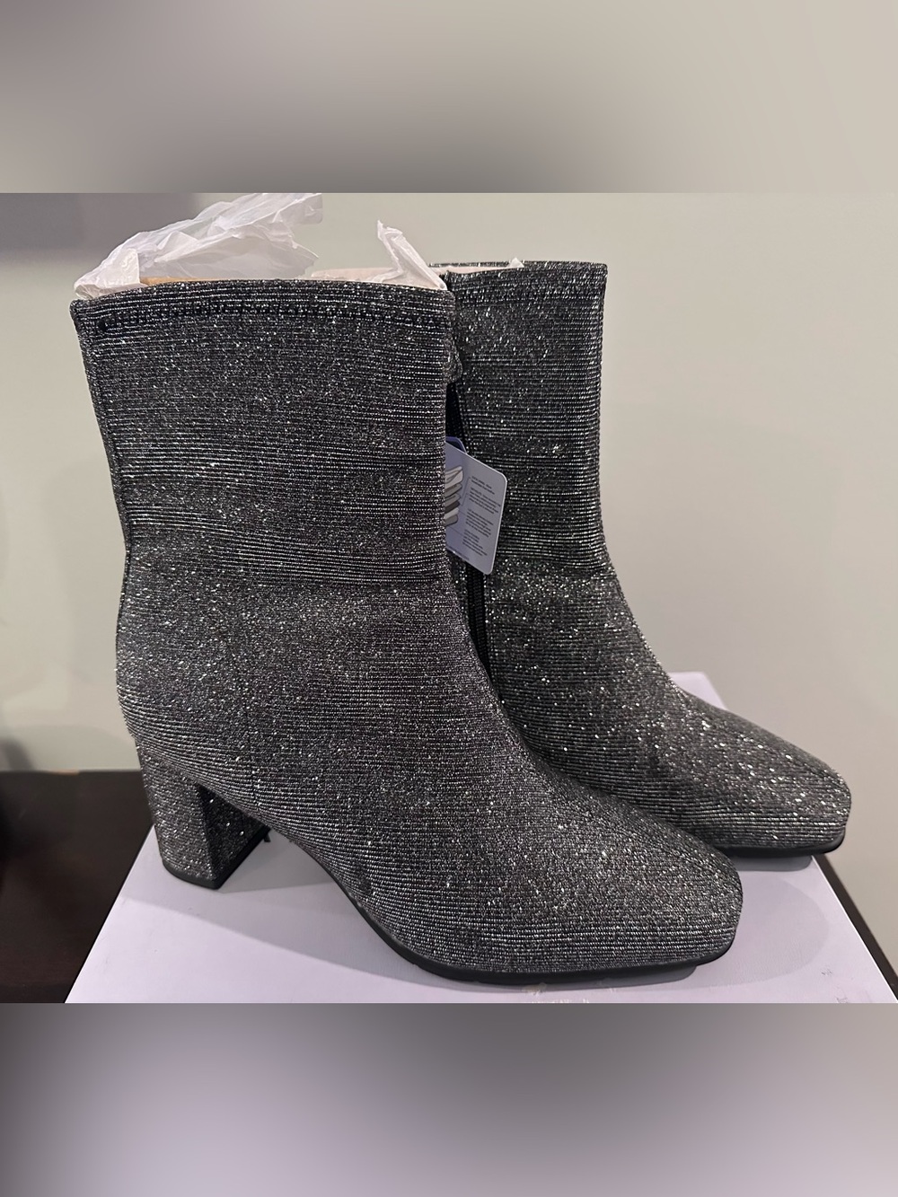 AEROSOLES Miley Silver Glitter Block Heel Ankle Boots. NIB. Size 10 Wide
